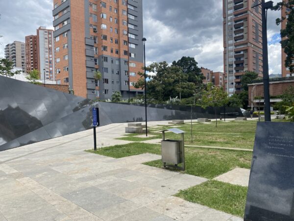 Tour Pablo Escobar + Comuna 13 - Medellín para dos o mas personas - Imagen 8