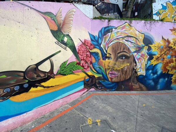 Tour Comuna 13 + Metrocable - Medellín para 2 o mas personas. - Imagen 6