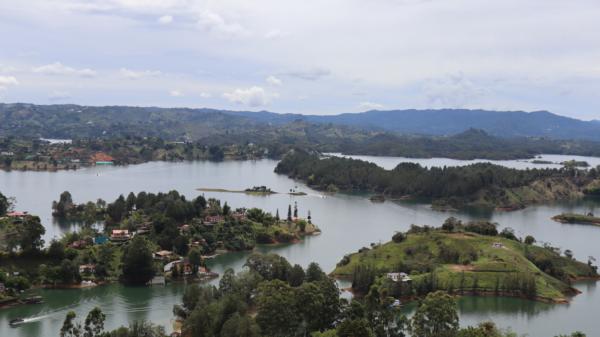Tour Guatape + Yate de lujo + Piedra del Peñol, Para dos o mas personas. - Imagen 4