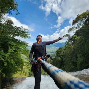 Canyoning Extremo TODO Incluido Cerca a Medellín