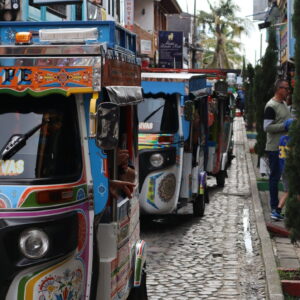 Recorrido por Guatape en Tuk-Tuk 20min - Almuerzo y bebida.